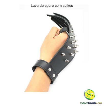 Luva de couro com spikes