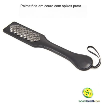 Palmatória em couro com spikes prata