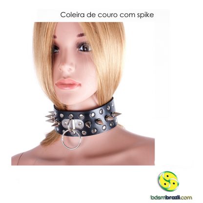 Coleira de couro com spikes