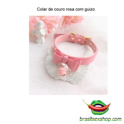 Colar de couro rosa com guizo