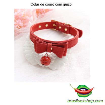 Colar de couro rosa com guizo